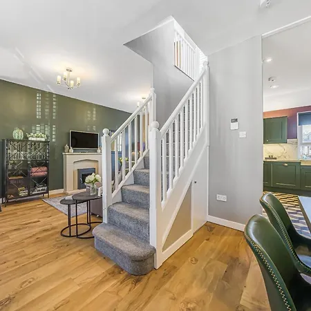 Holiday home Corner Bishophill - Free Parking