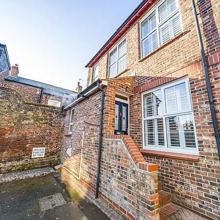 Holiday home Corner Bishophill - Free Parking