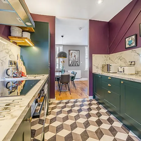 Corner Bishophill - Free Parking