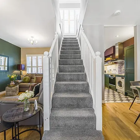 Corner Bishophill - Free Parking